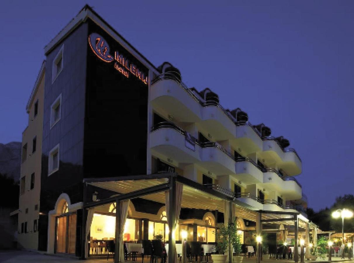 Hotel Milenij Makarska Bagian luar foto