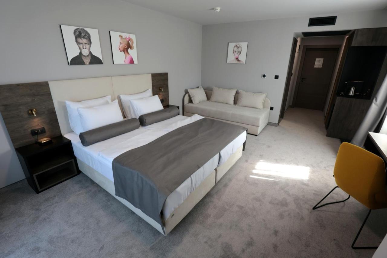Hotel Milenij Makarska Bagian luar foto