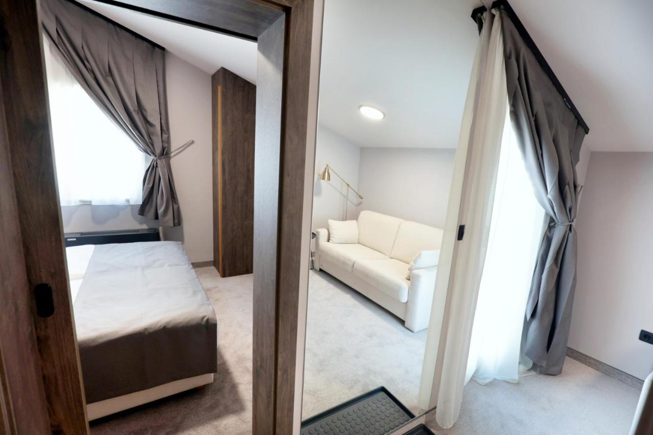 Hotel Milenij Makarska Bagian luar foto