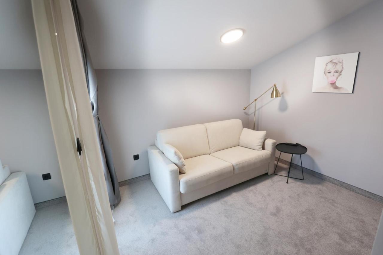 Hotel Milenij Makarska Bagian luar foto