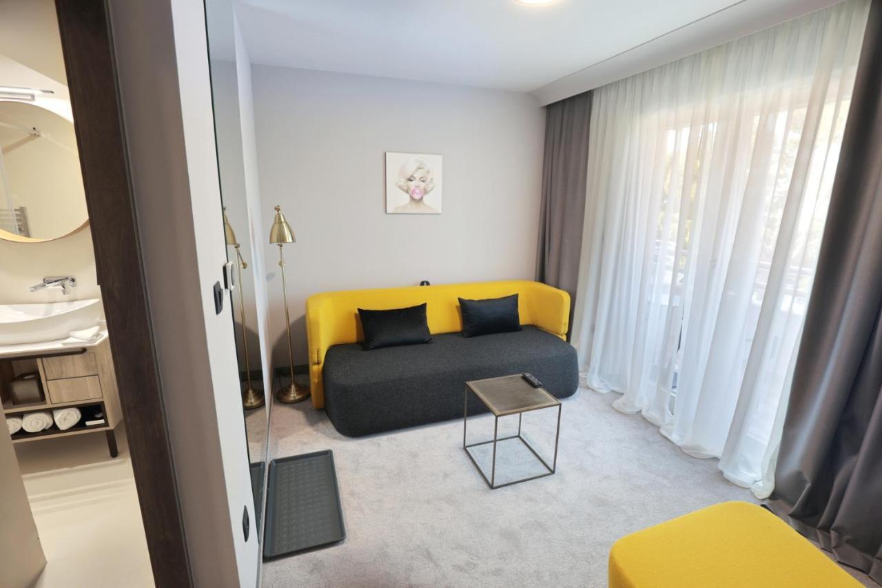 Hotel Milenij Makarska Bagian luar foto