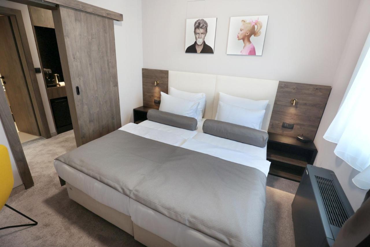 Hotel Milenij Makarska Bagian luar foto