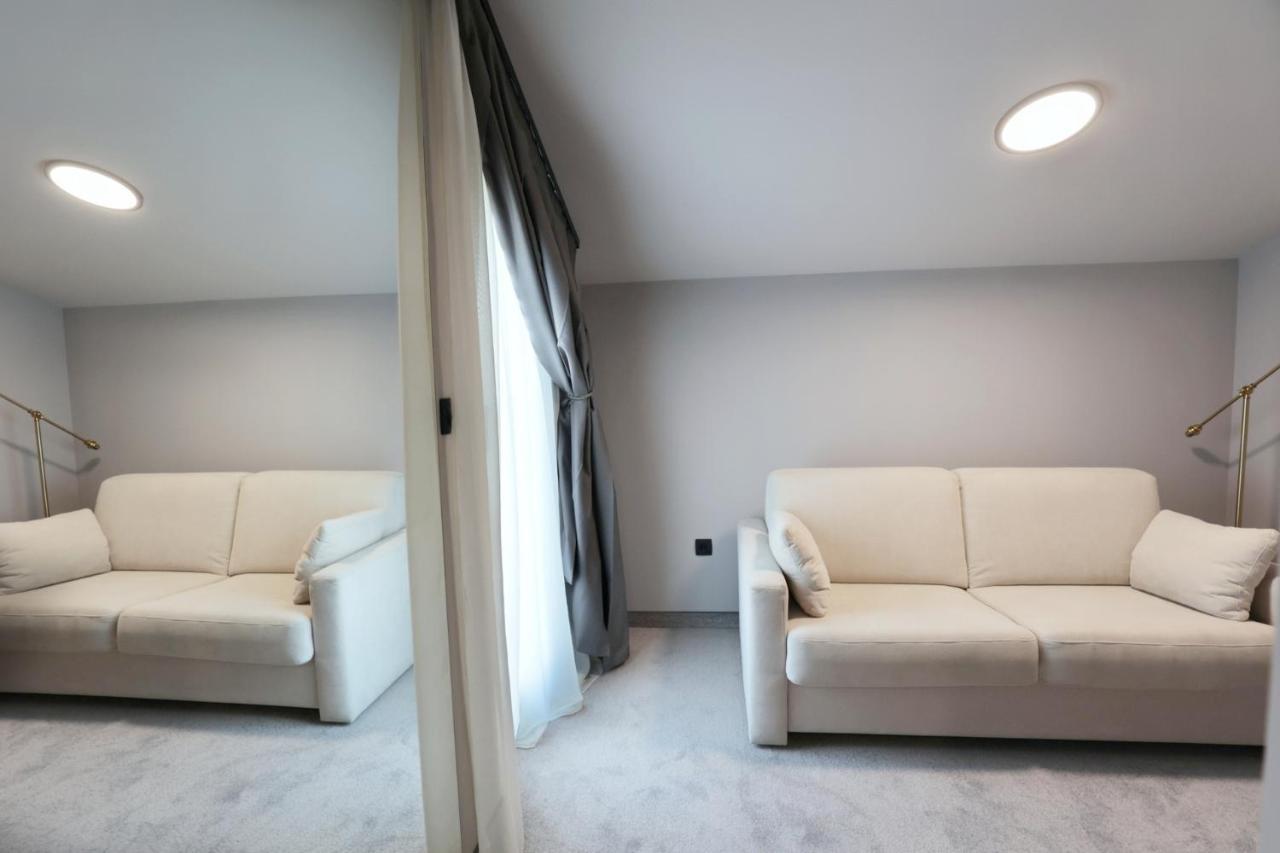 Hotel Milenij Makarska Bagian luar foto