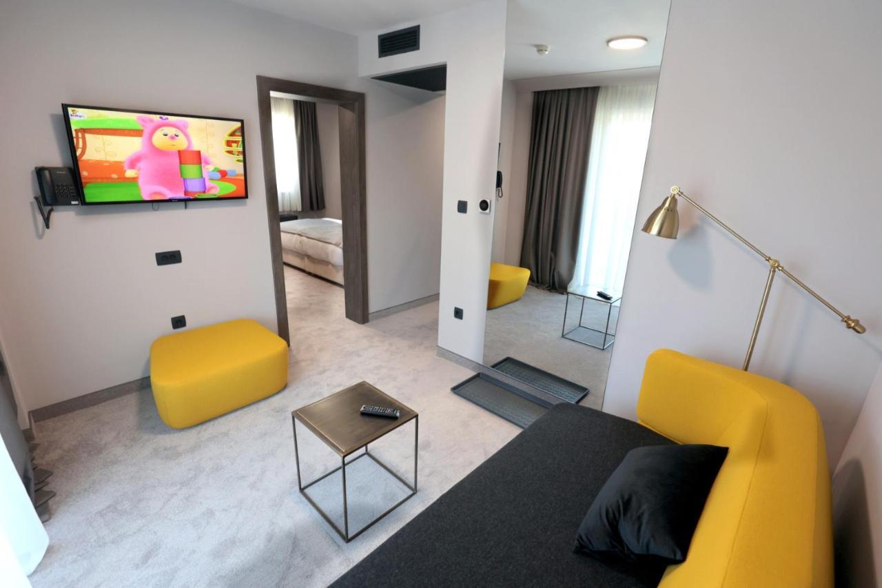 Hotel Milenij Makarska Bagian luar foto