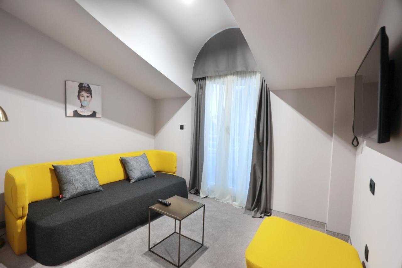 Hotel Milenij Makarska Bagian luar foto