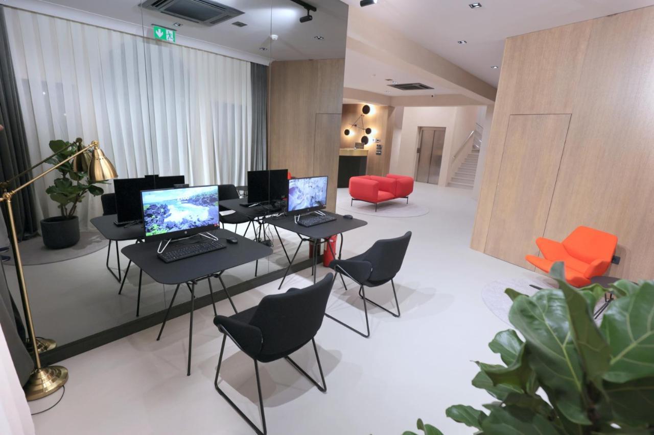 Hotel Milenij Makarska Bagian luar foto