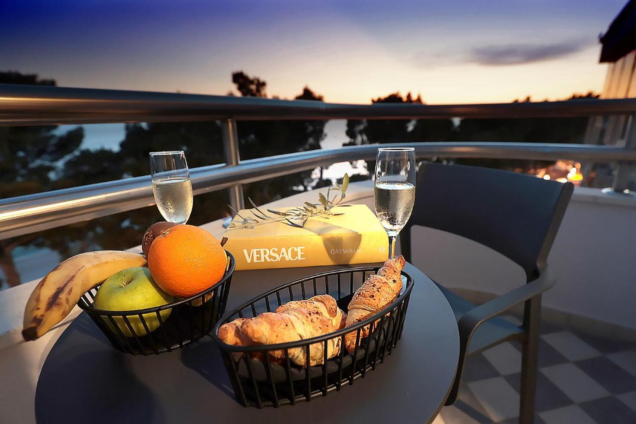 Hotel Milenij Makarska Bagian luar foto
