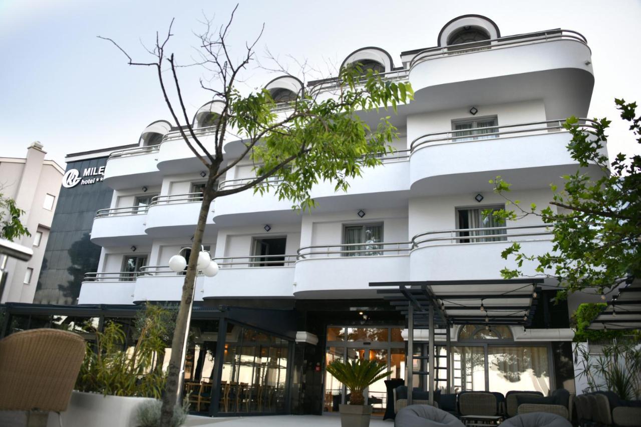 Hotel Milenij Makarska Bagian luar foto