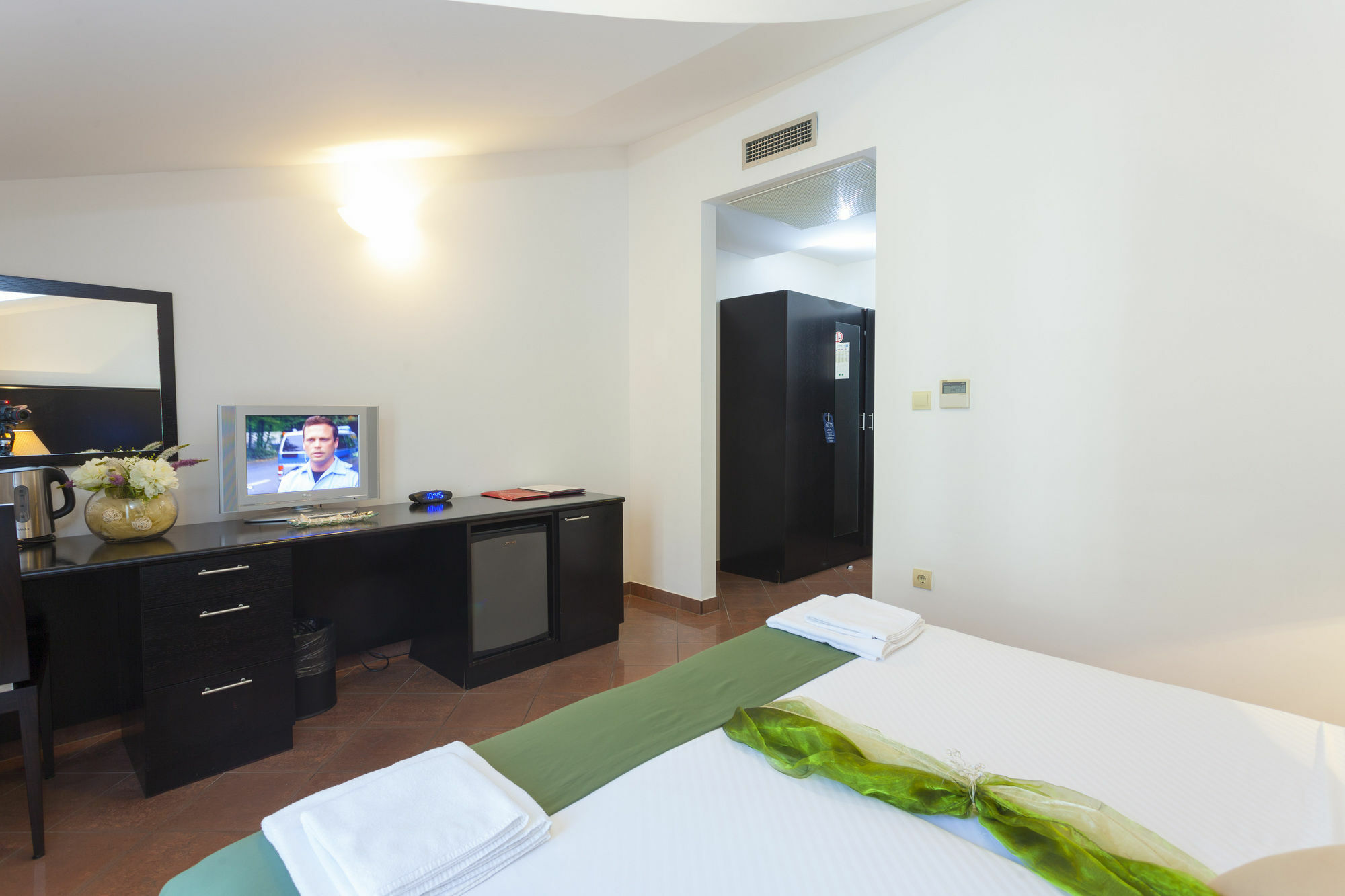 Hotel Milenij Makarska Bagian luar foto