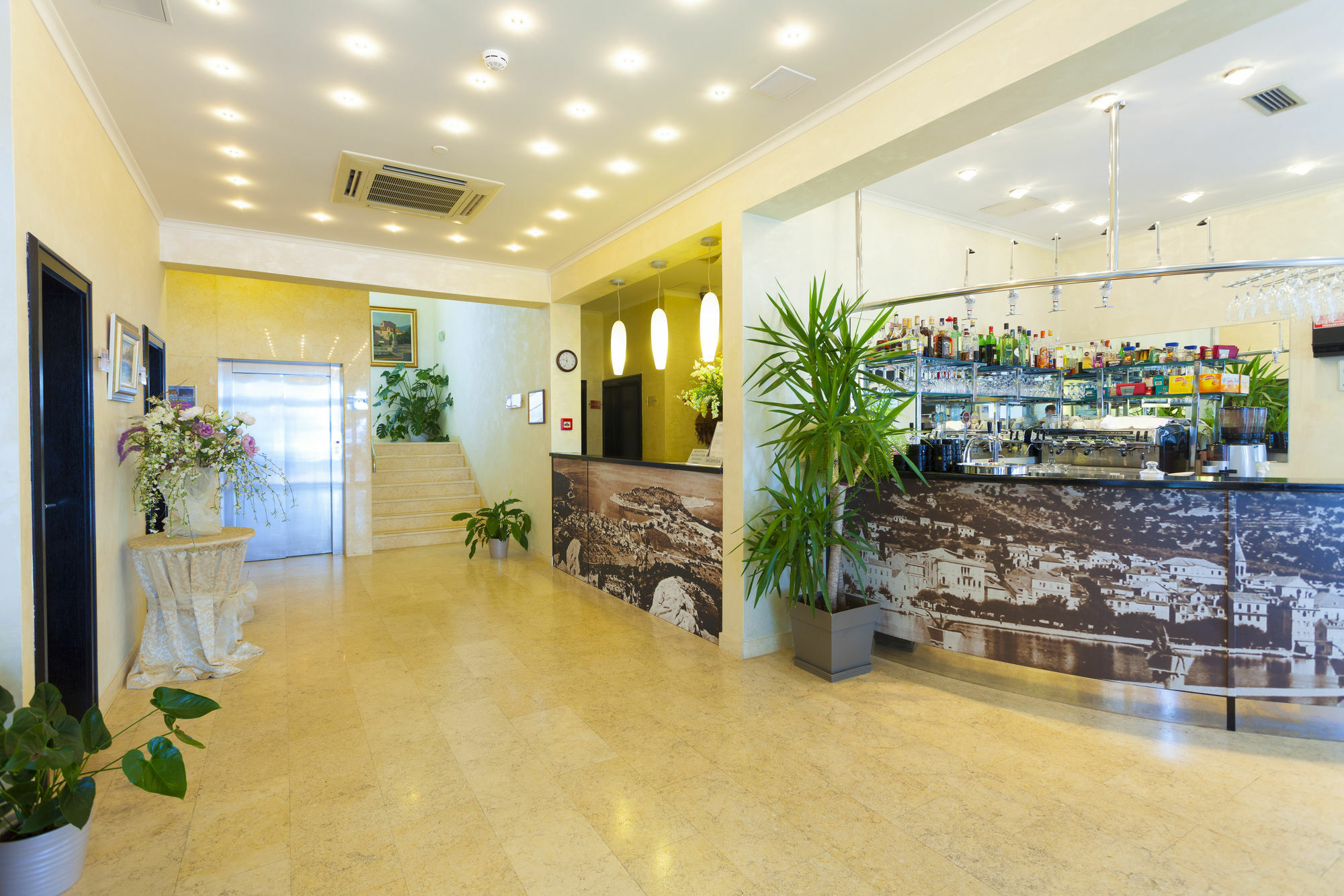 Hotel Milenij Makarska Bagian luar foto