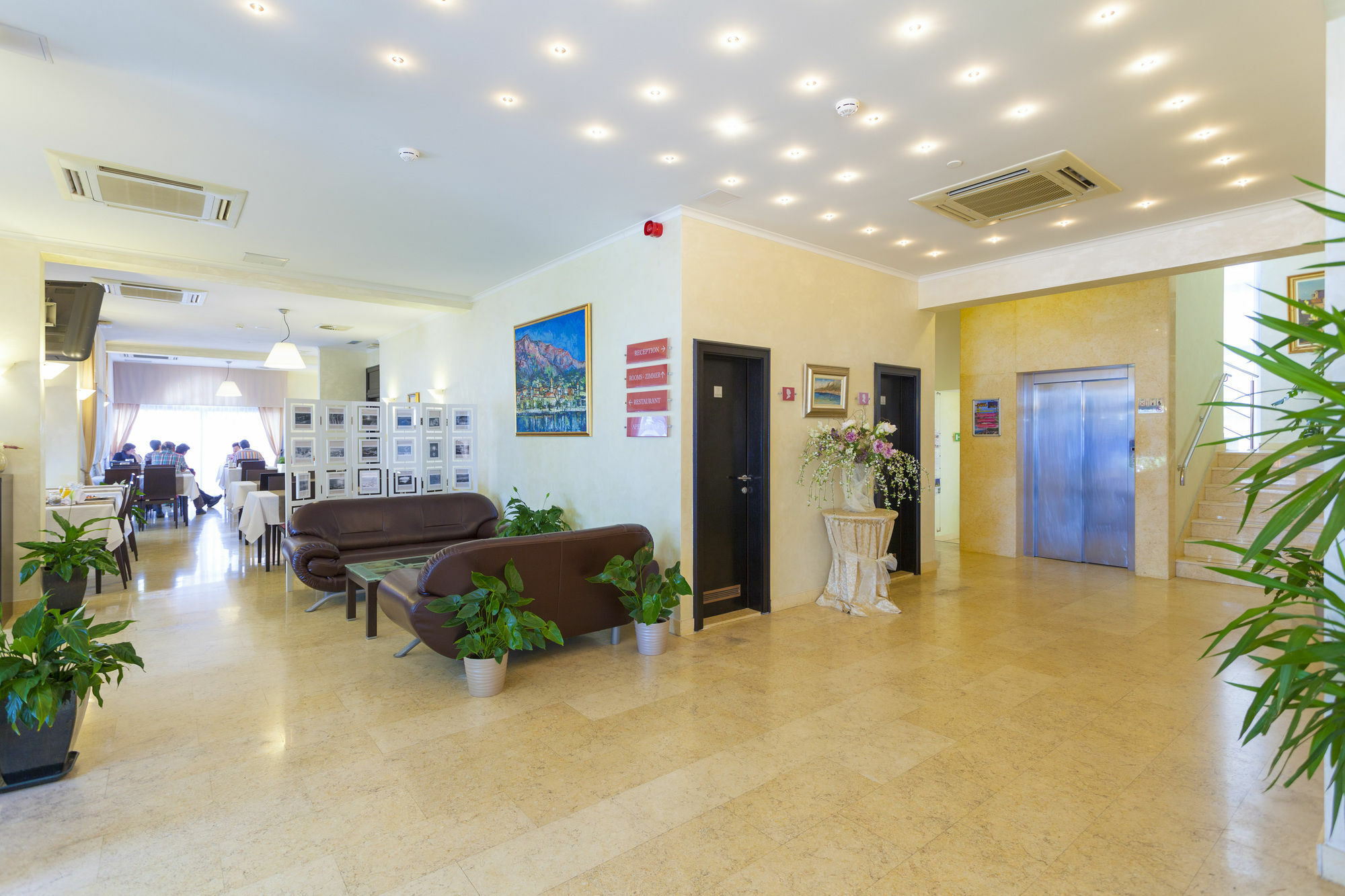 Hotel Milenij Makarska Bagian luar foto