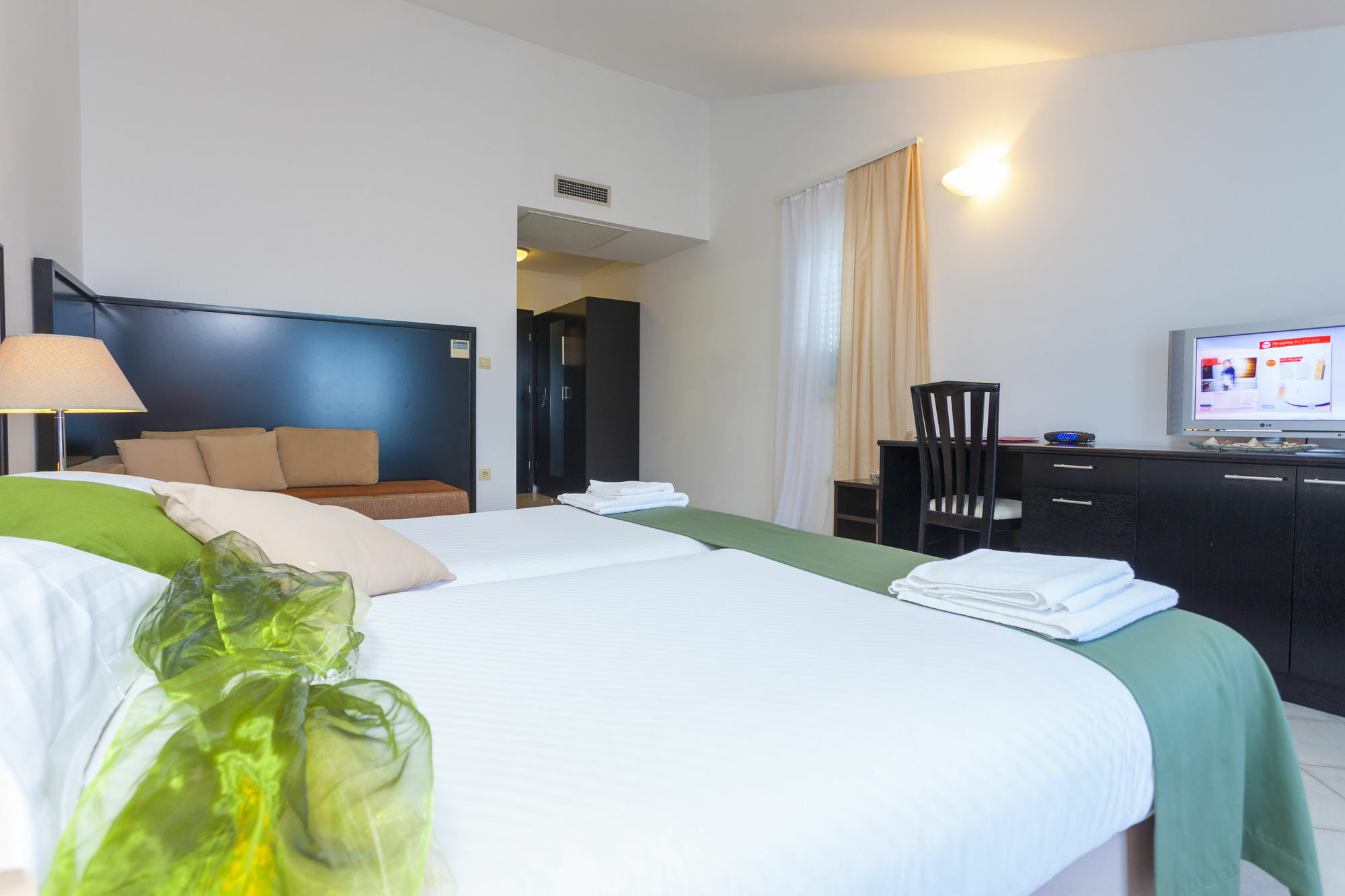 Hotel Milenij Makarska Bagian luar foto