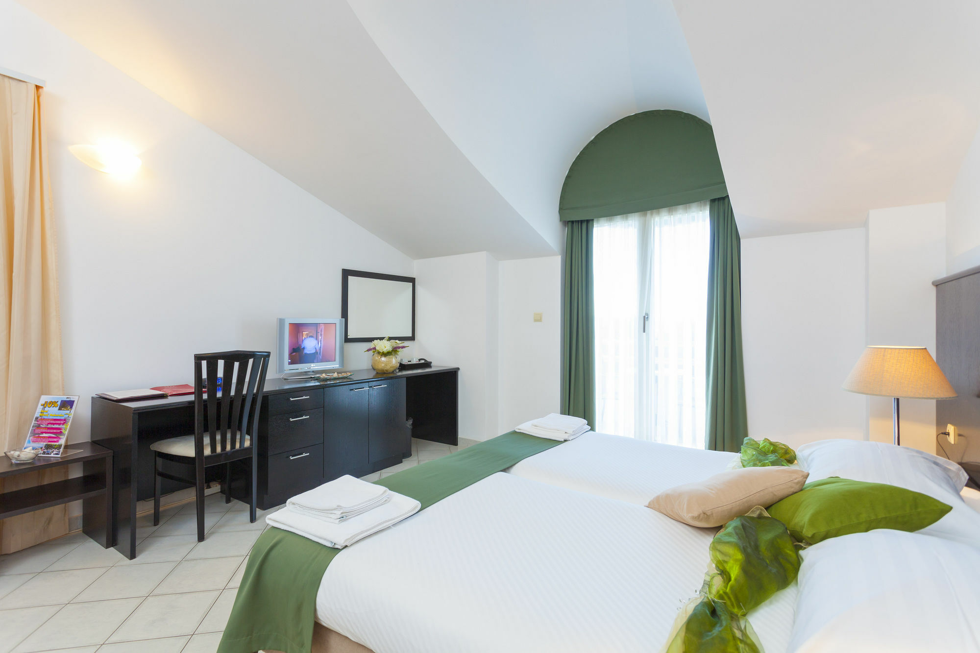 Hotel Milenij Makarska Bagian luar foto