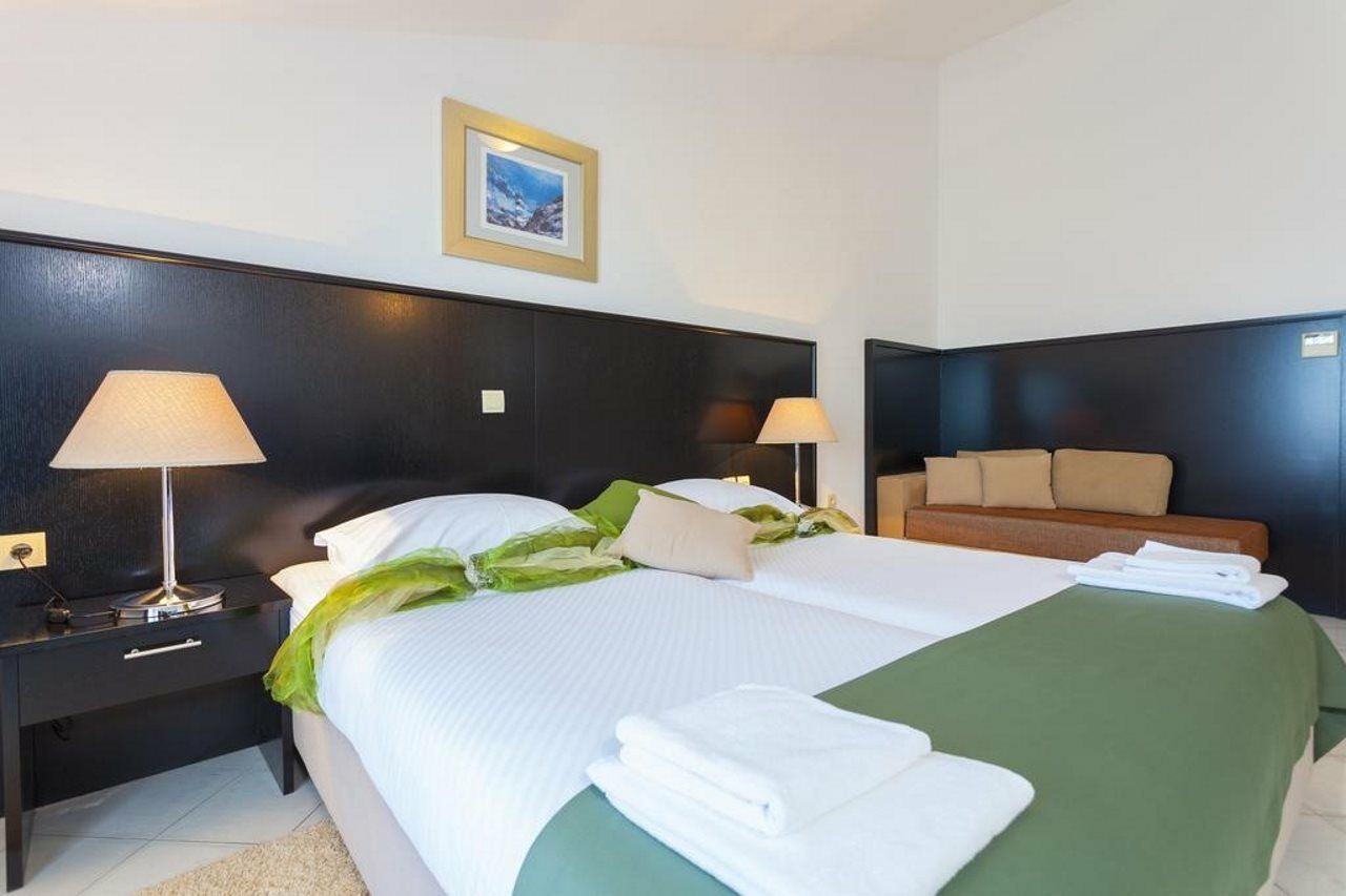 Hotel Milenij Makarska Bagian luar foto